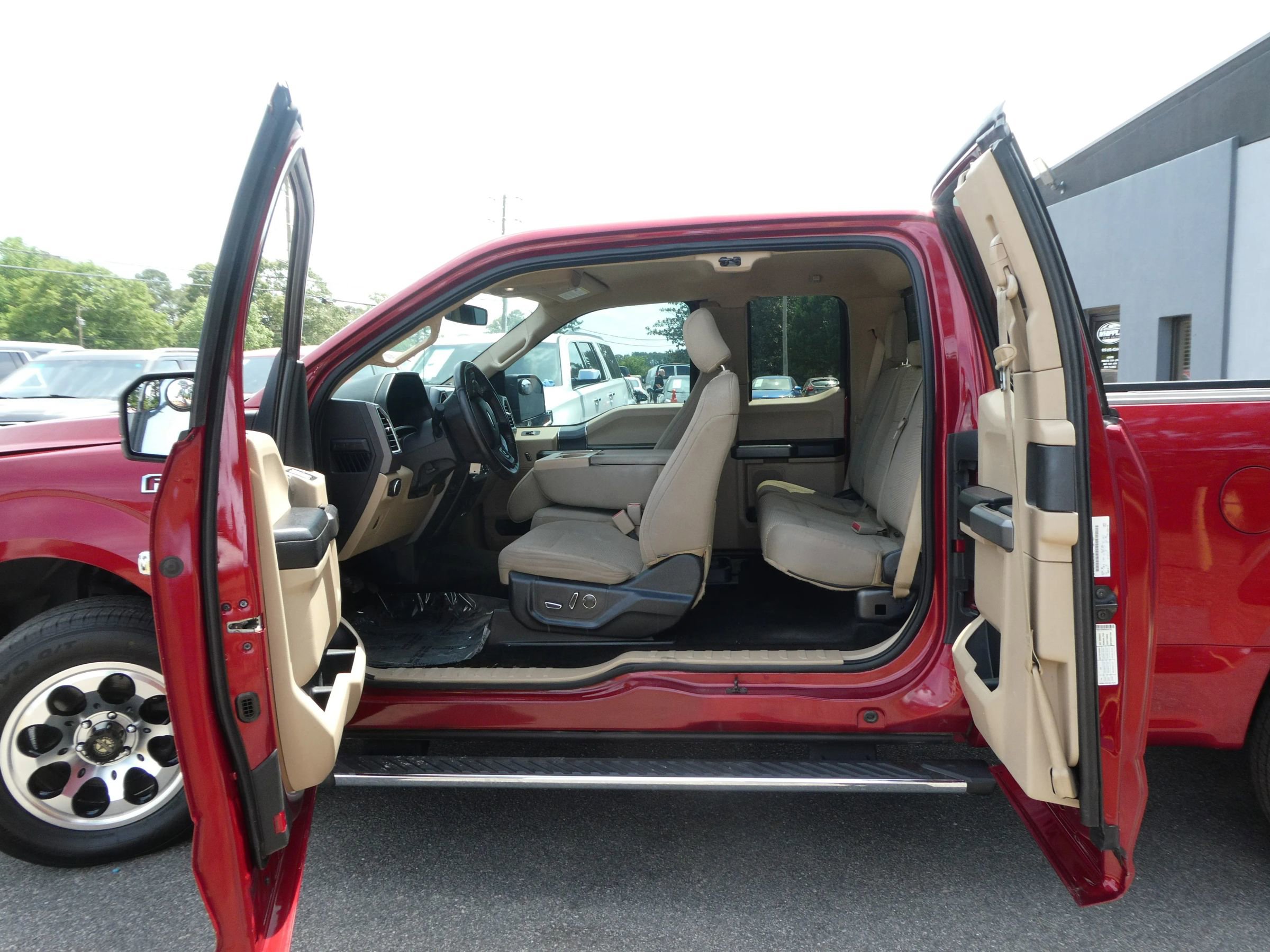 Used 2015 Ford F150 XLT w/ Equipment Group 302A Luxury RWD image 29