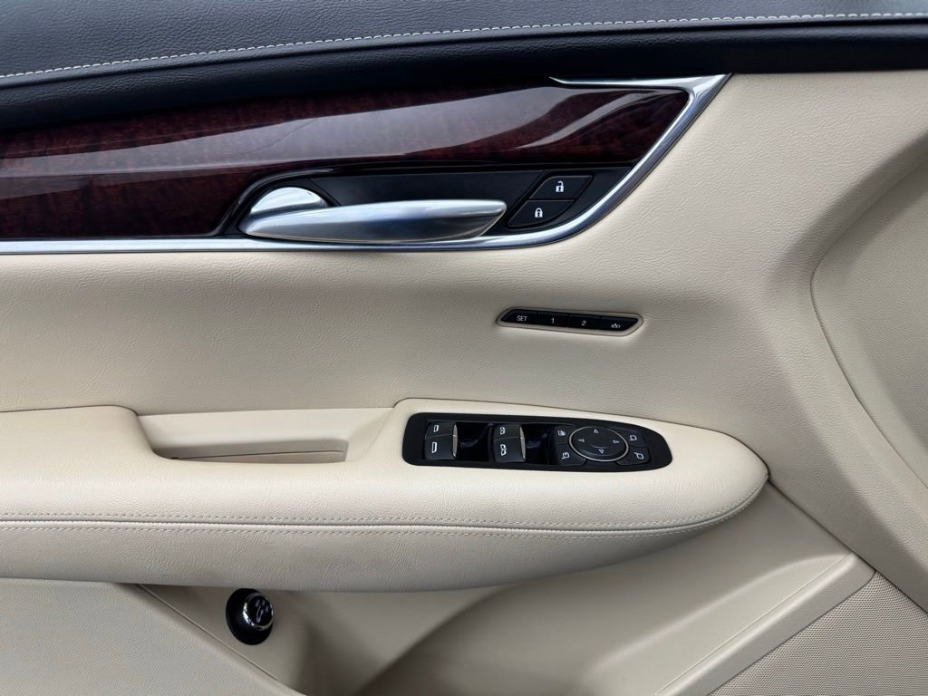 Used 2018 Cadillac XT5 Luxury w/ Driver Awareness Package image 17