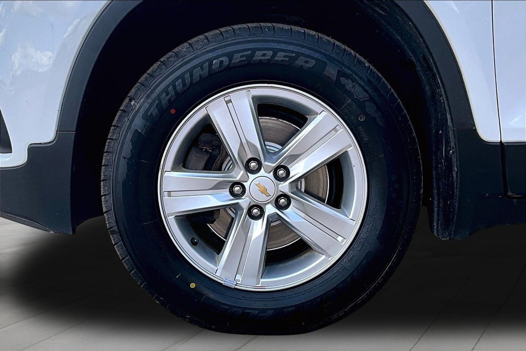 Used 2020 Chevrolet Trax LT w/ Driver Confidence Package AWD/4WD image 9
