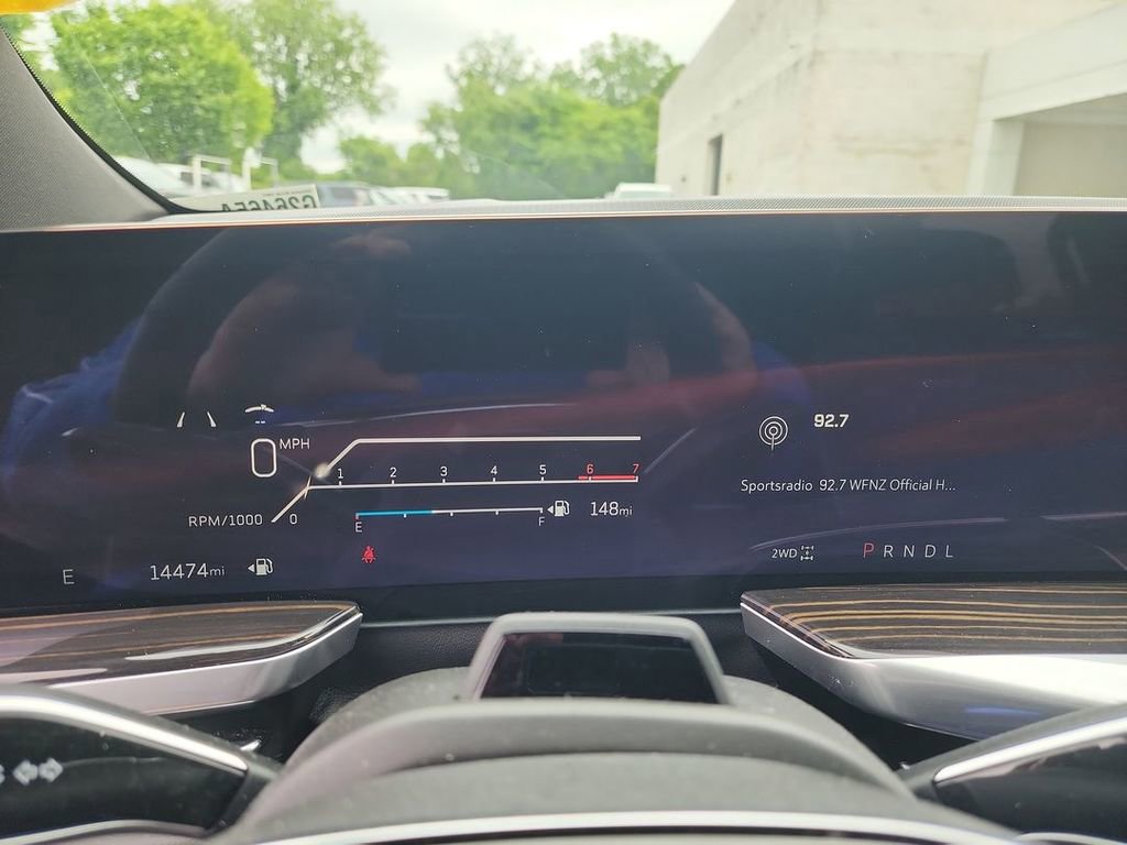 Certified 2025 Cadillac Escalade ESV Premium Luxury AWD/4WD image 11