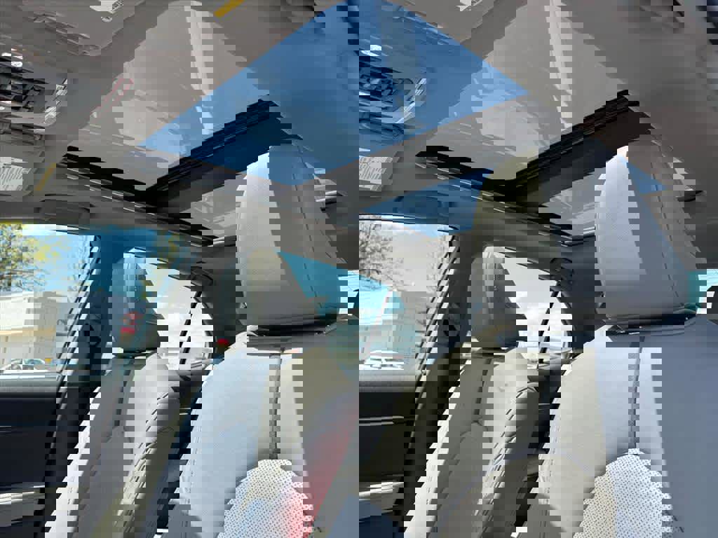 Used 2021 Toyota Camry XLE FWD image 24