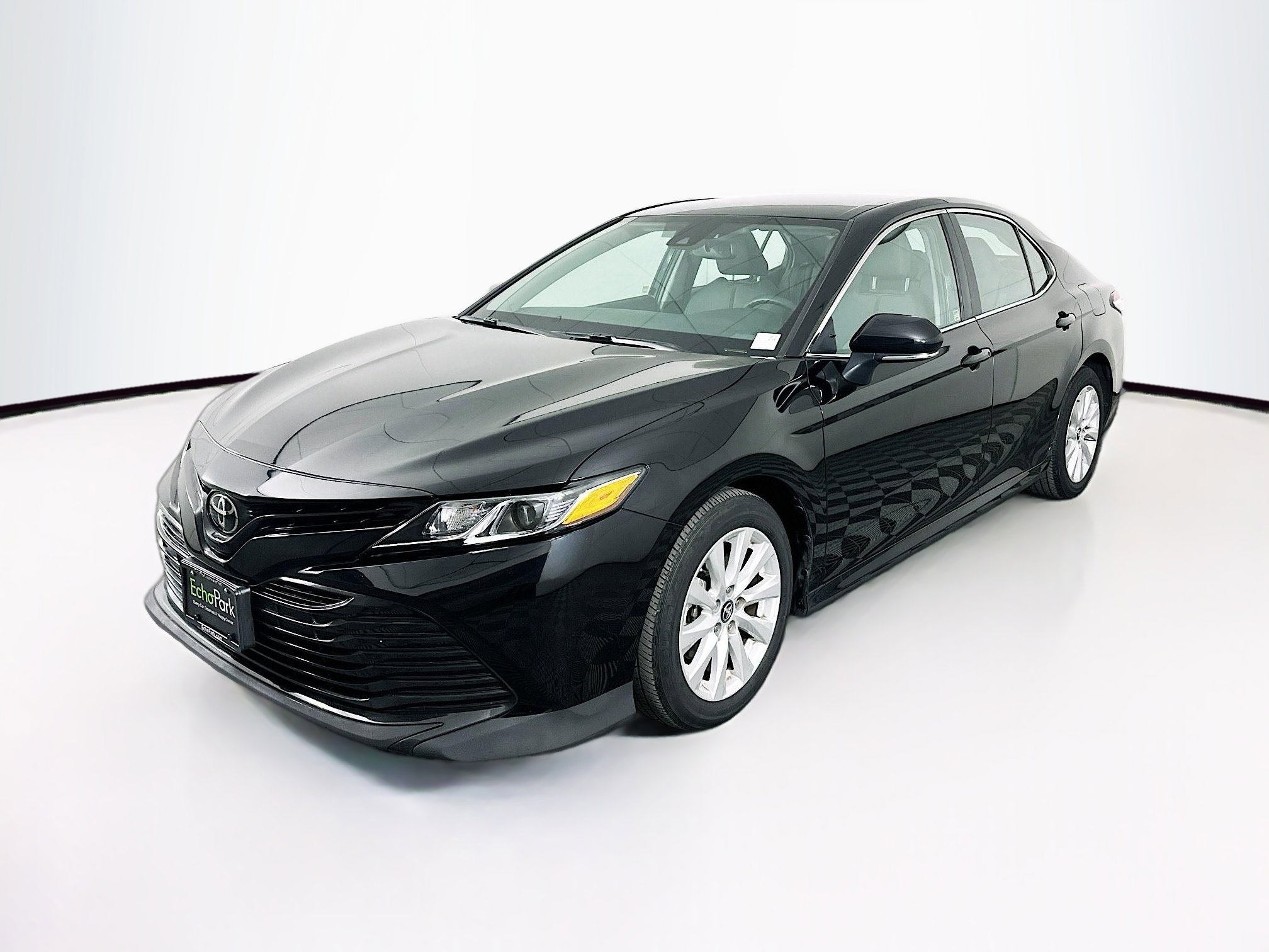 Used 2019 Toyota Camry LE w/ Convenience Package image 3