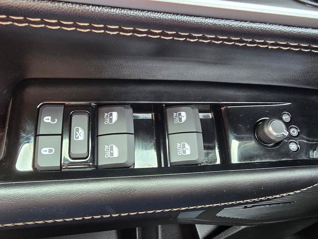 Used 2023 Jeep Wagoneer 4WD w/ Premium Group I image 23
