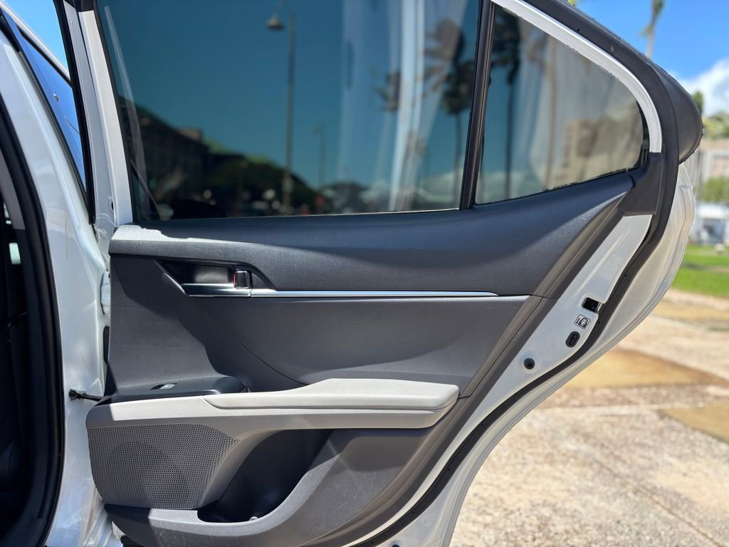 Used 2019 Toyota Camry L image 17