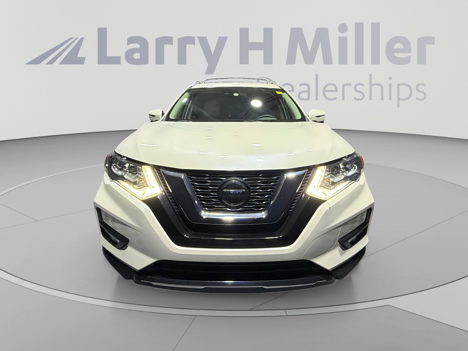 Used 2018 Nissan Rogue SL w/ Premium Package FWD image 8