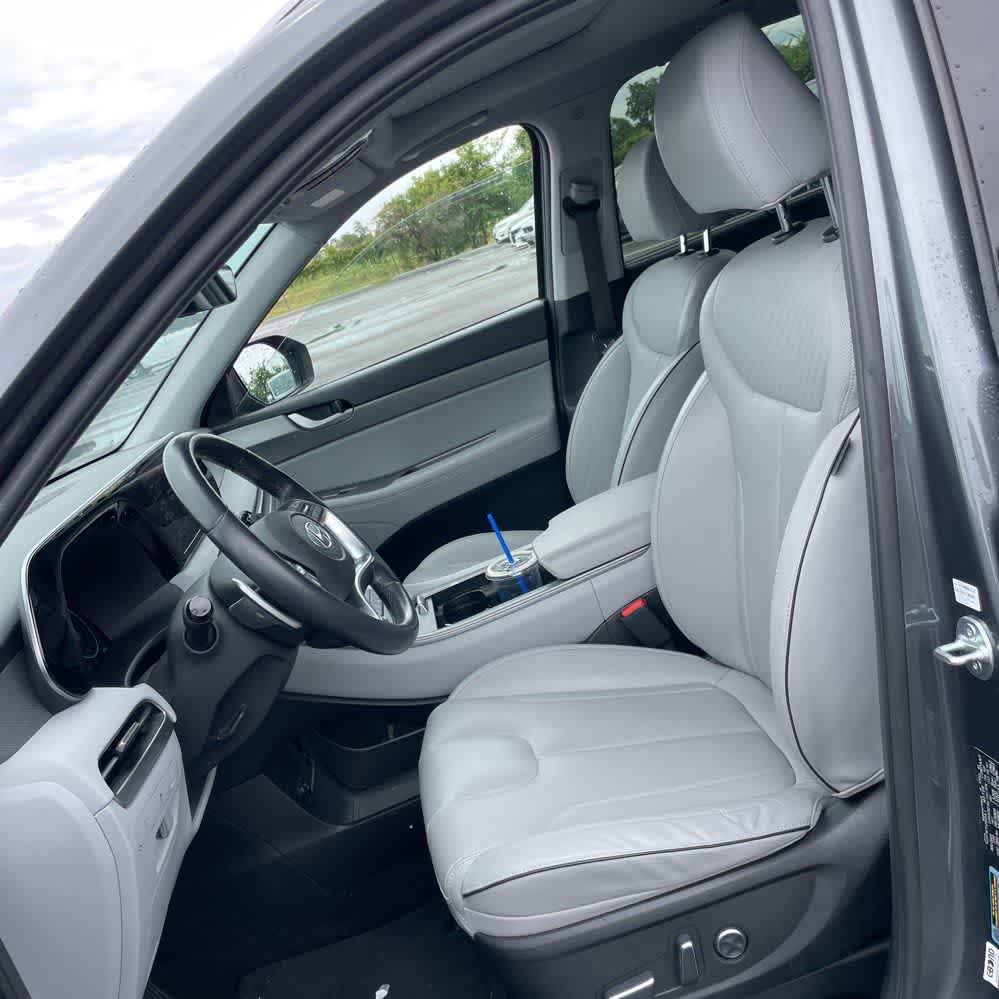 Used 2024 Hyundai Palisade SEL w/ Premium Package FWD image 13