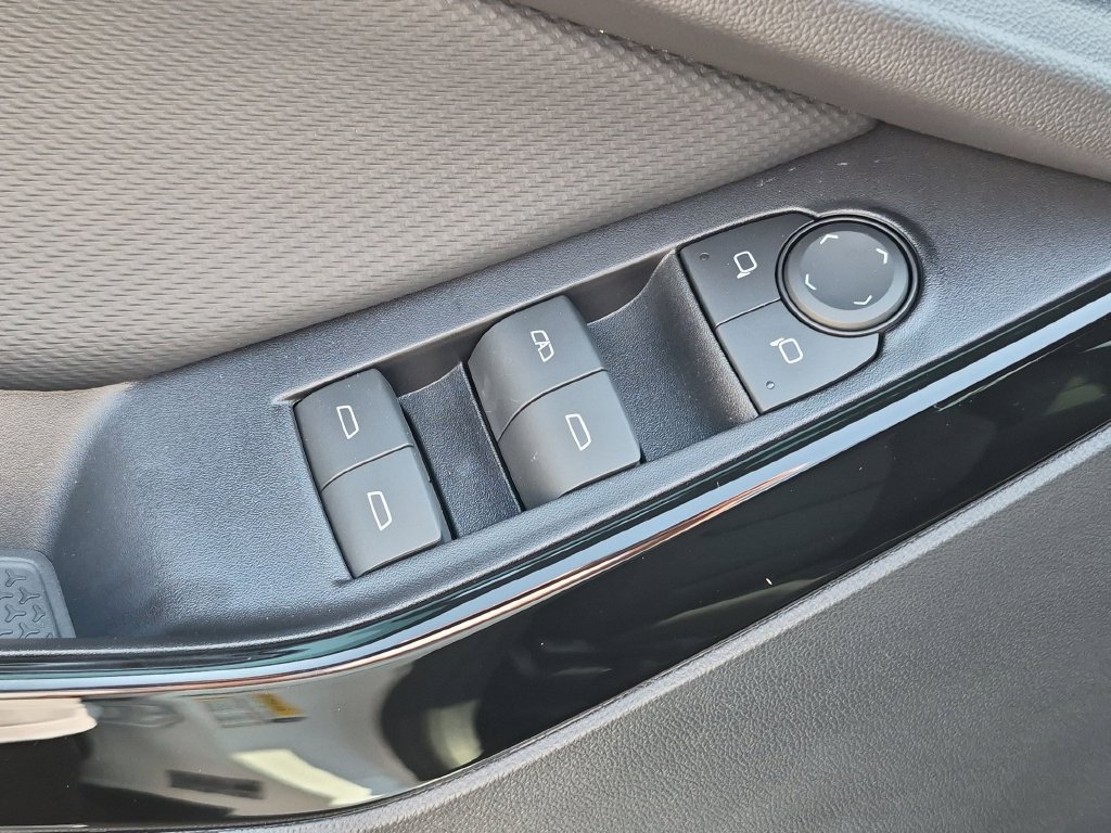 New 2027 Chevrolet Equinox LT FWD image 15