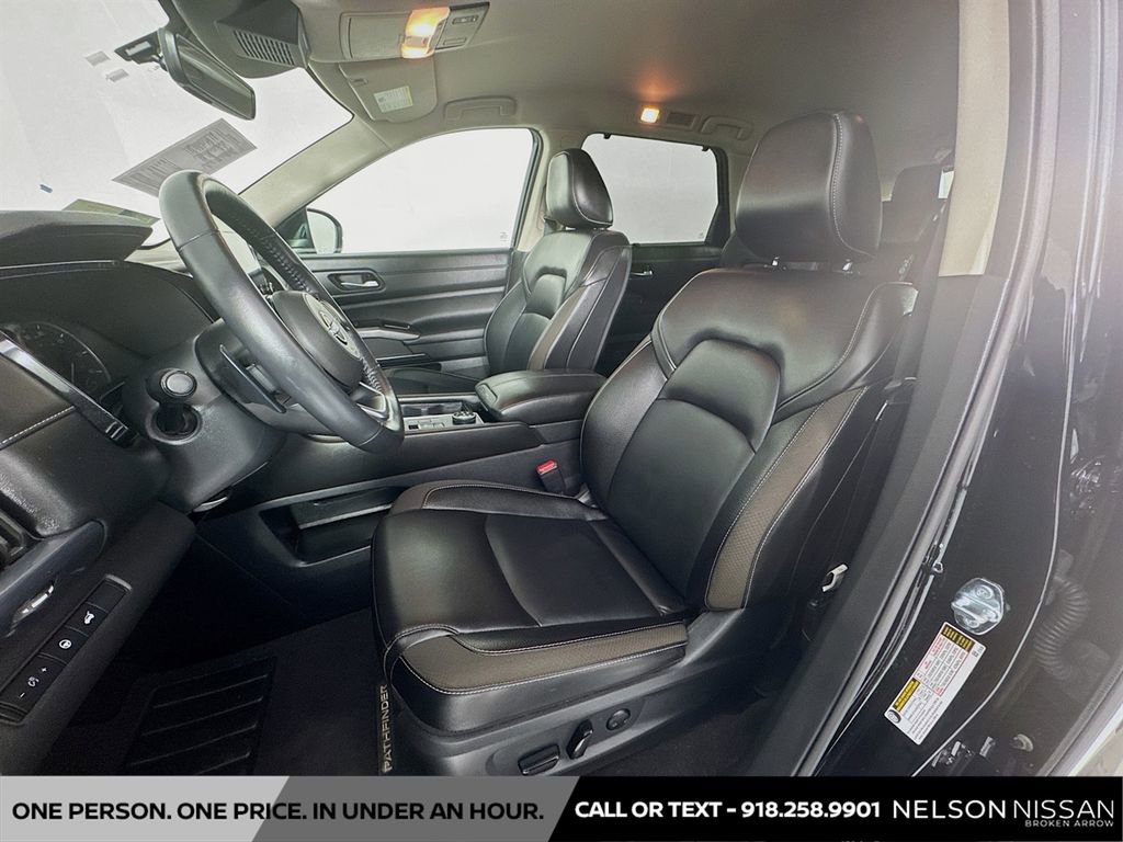 Certified 2025 Nissan Pathfinder SL image 21