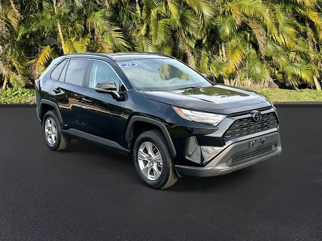 Used 2025 Toyota RAV4 XLE AWD/4WD image 2