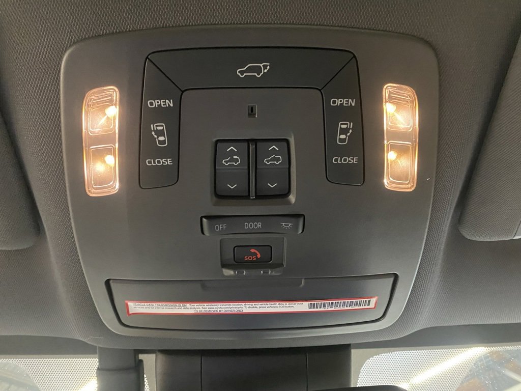 Used 2022 Toyota Sienna Limited image 37