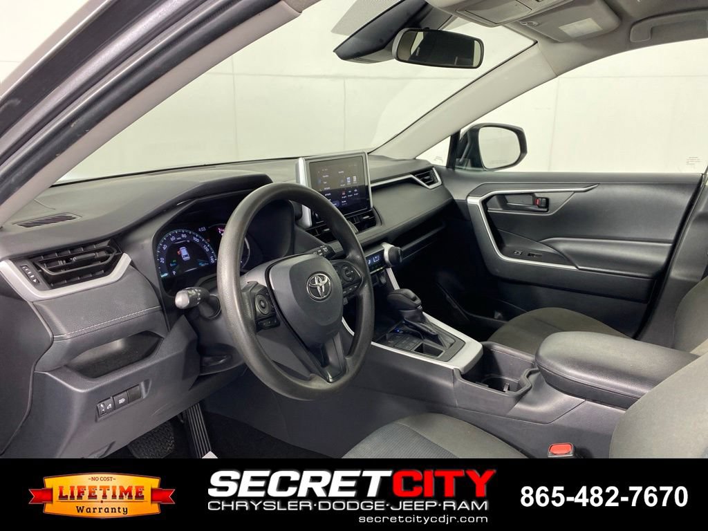 Used 2023 Toyota RAV4 LE AWD/4WD image 11