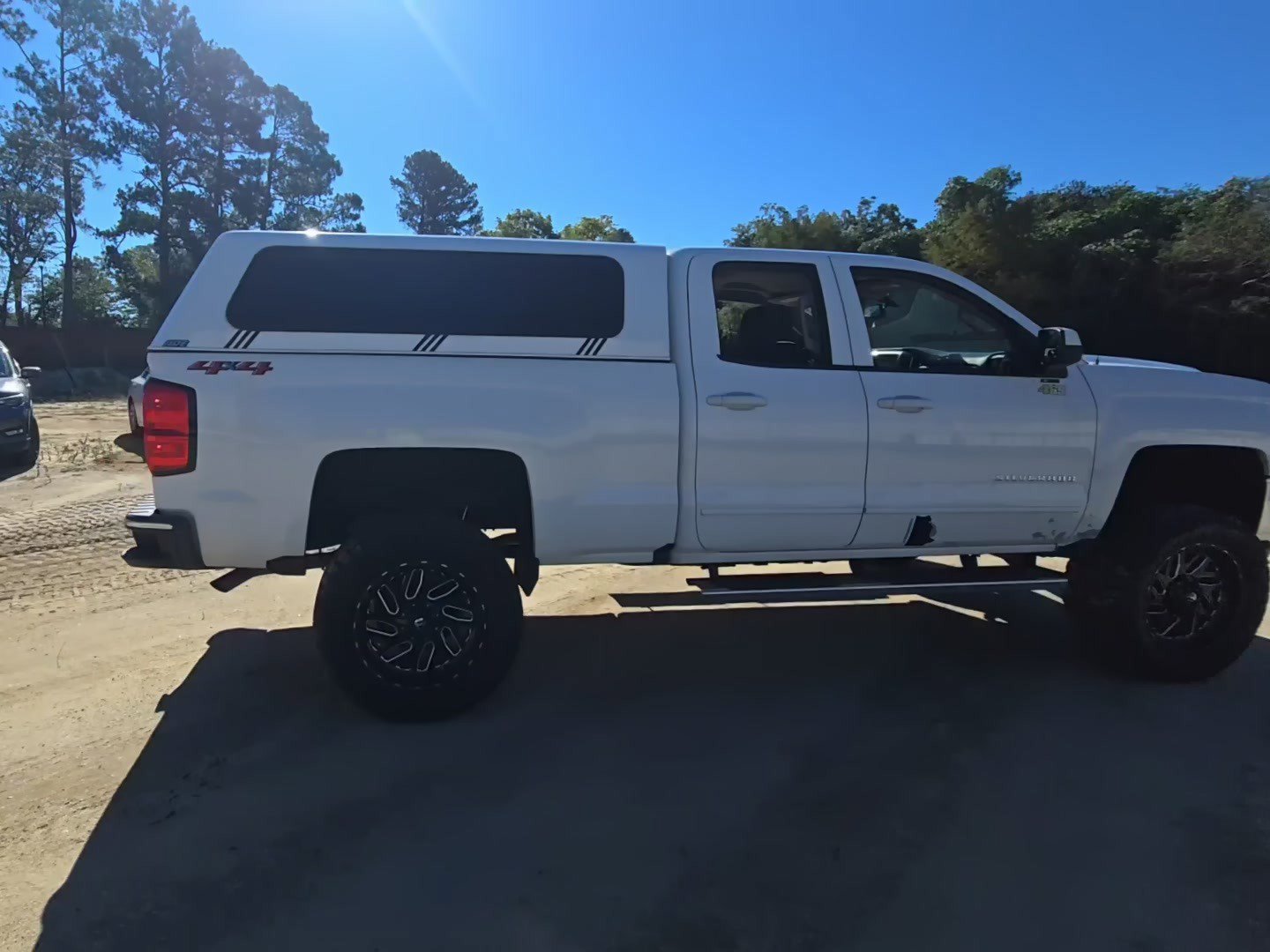 Used 2018 Chevrolet Silverado 1500 LT AWD/4WD image 2