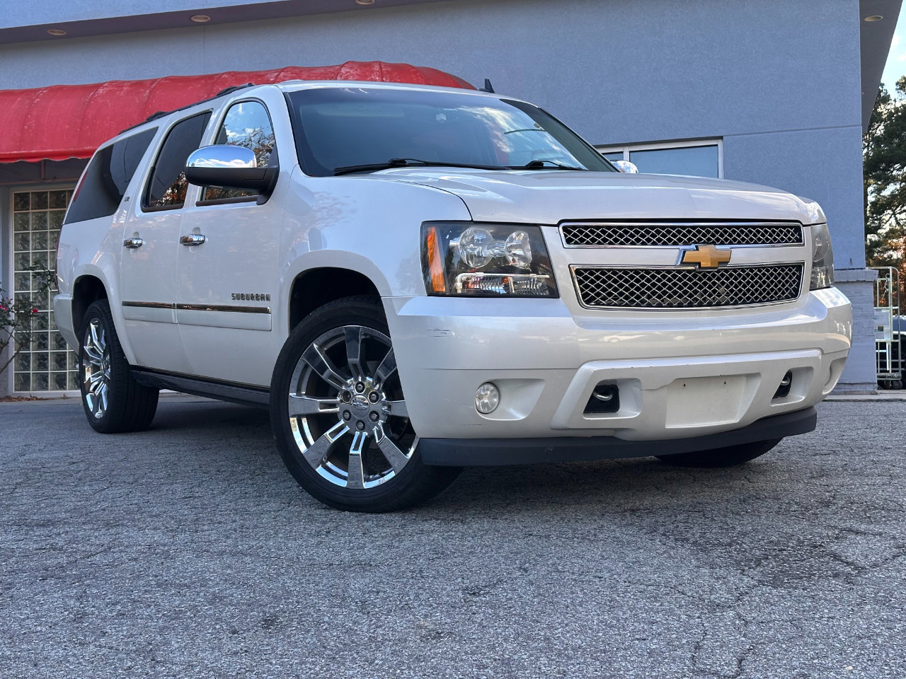 Used 2012 Chevrolet Suburban LTZ image 3