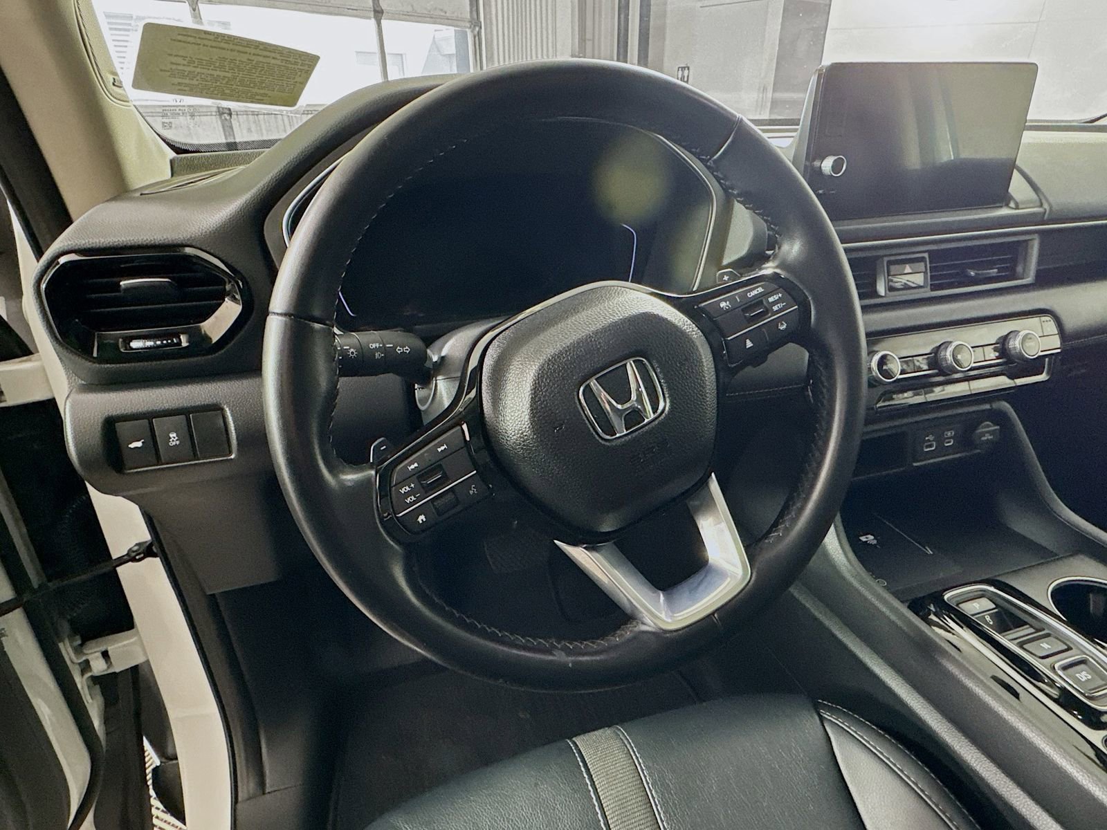 Used 2023 Honda Pilot Touring image 9