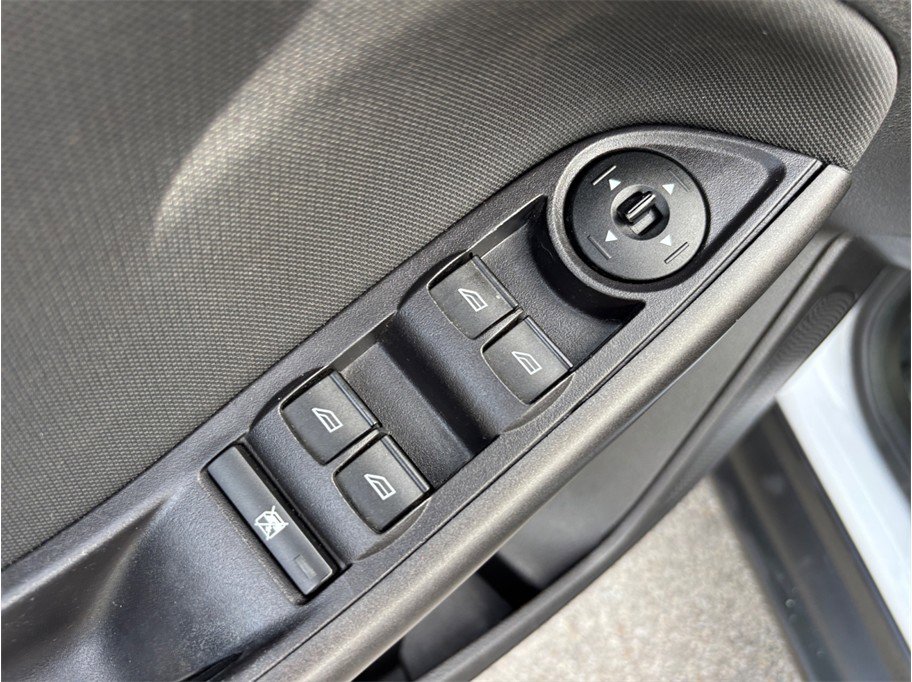 Used 2017 Ford Focus SEL FWD image 16