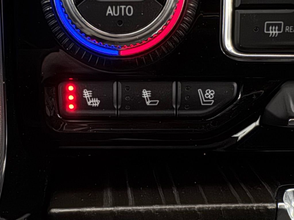 Used 2022 GMC Yukon XL Denali image 7