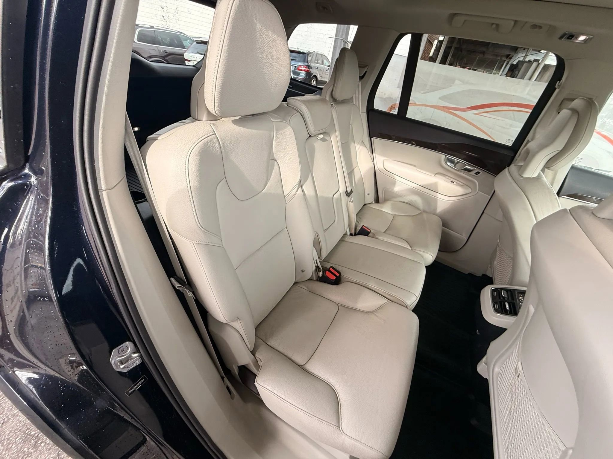 Used 2017 Volvo XC90 T6 Momentum w/ Vision Package image 24
