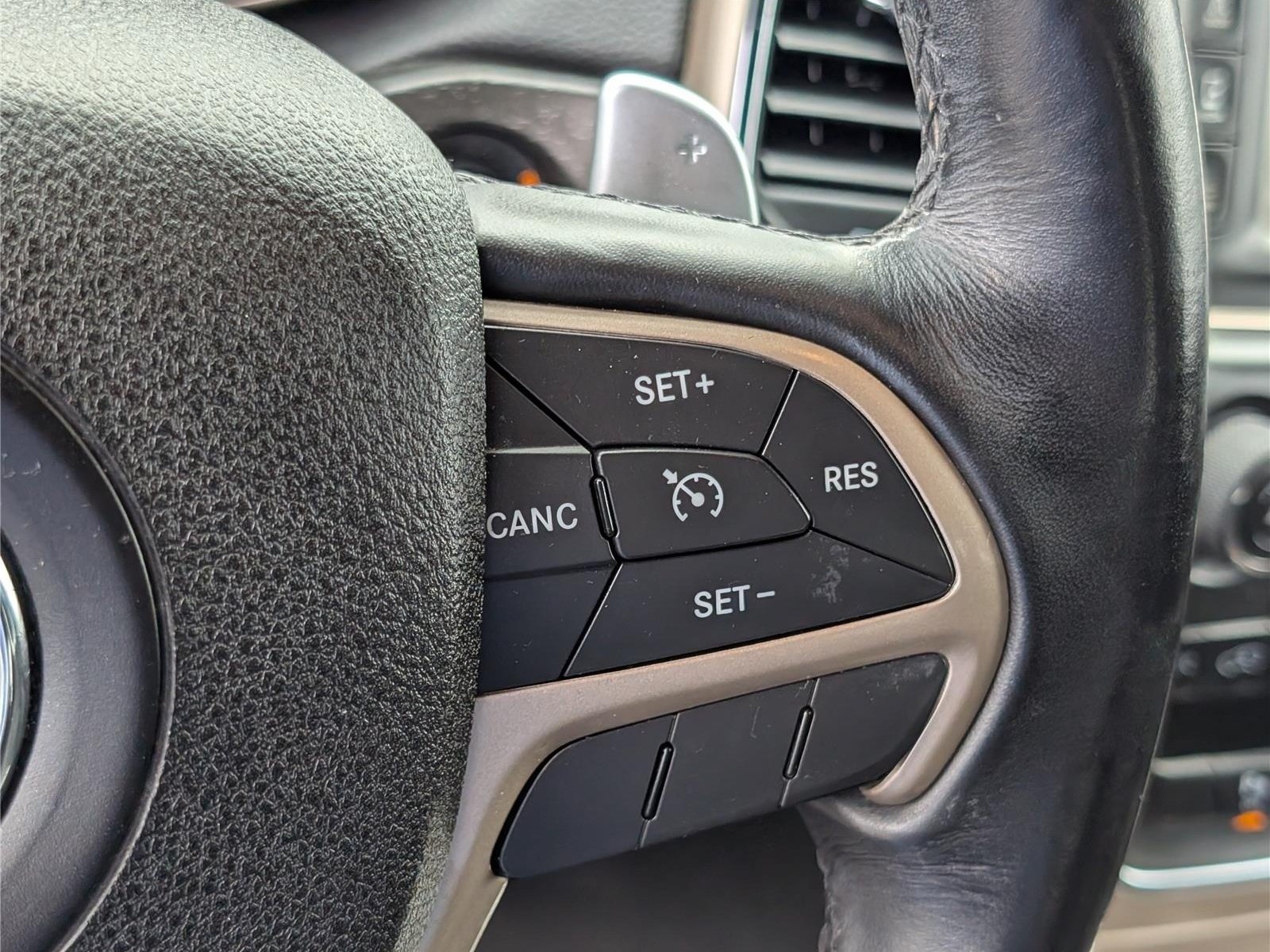 Used 2016 Jeep Grand Cherokee Laredo w/ Quick Order Package 23E AWD/4WD image 23