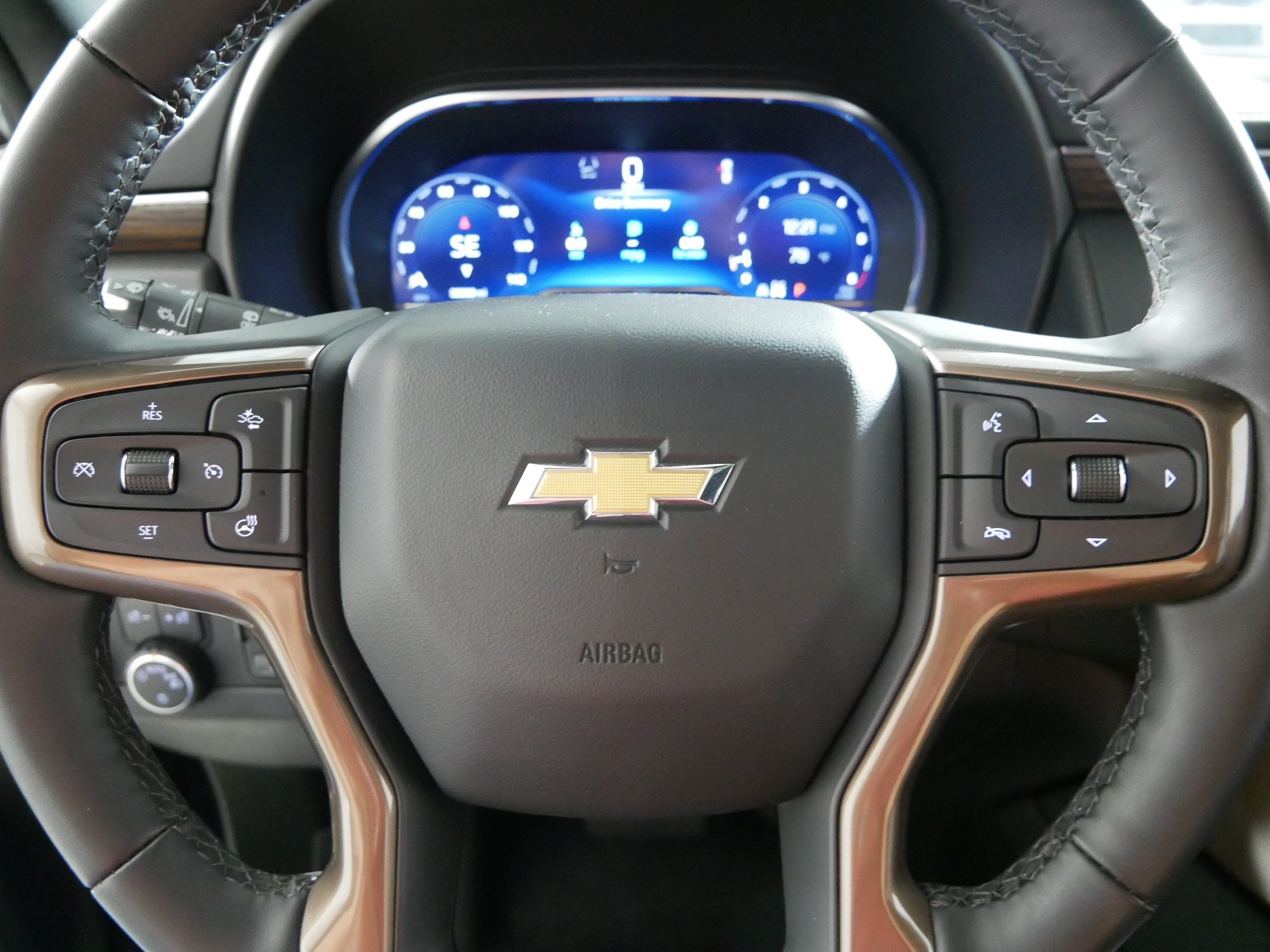 Used 2024 Chevrolet Tahoe High Country AWD/4WD image 25