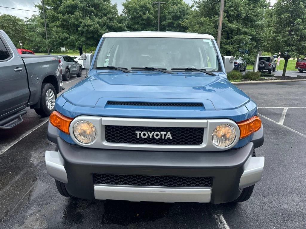 Used 2011 Toyota FJ Cruiser 4WD w/ Upgrade Pkg image 2