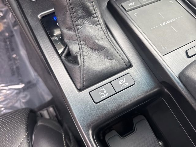 Used 2022 Lexus ES 300h w/ Luxury Package image 27