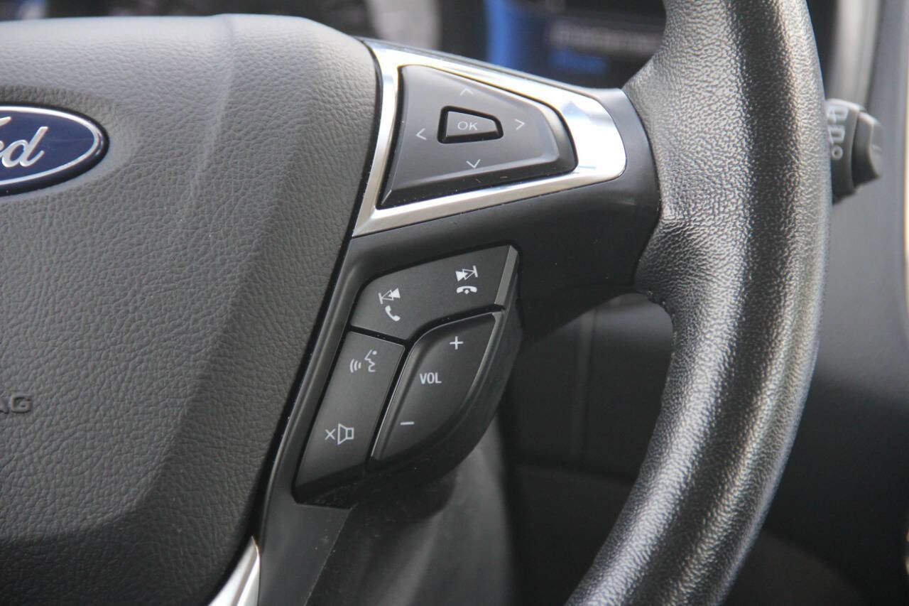 Used 2022 Ford Edge Titanium image 18