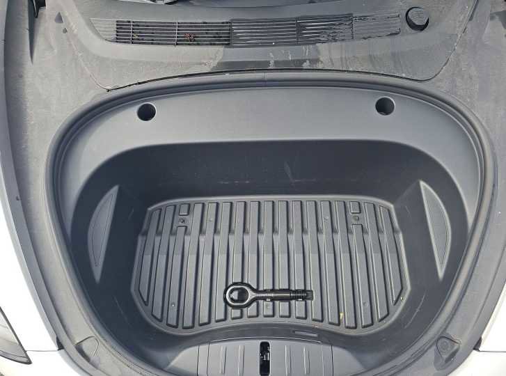 Used 2023 Tesla Model 3 Standard Range RWD image 4