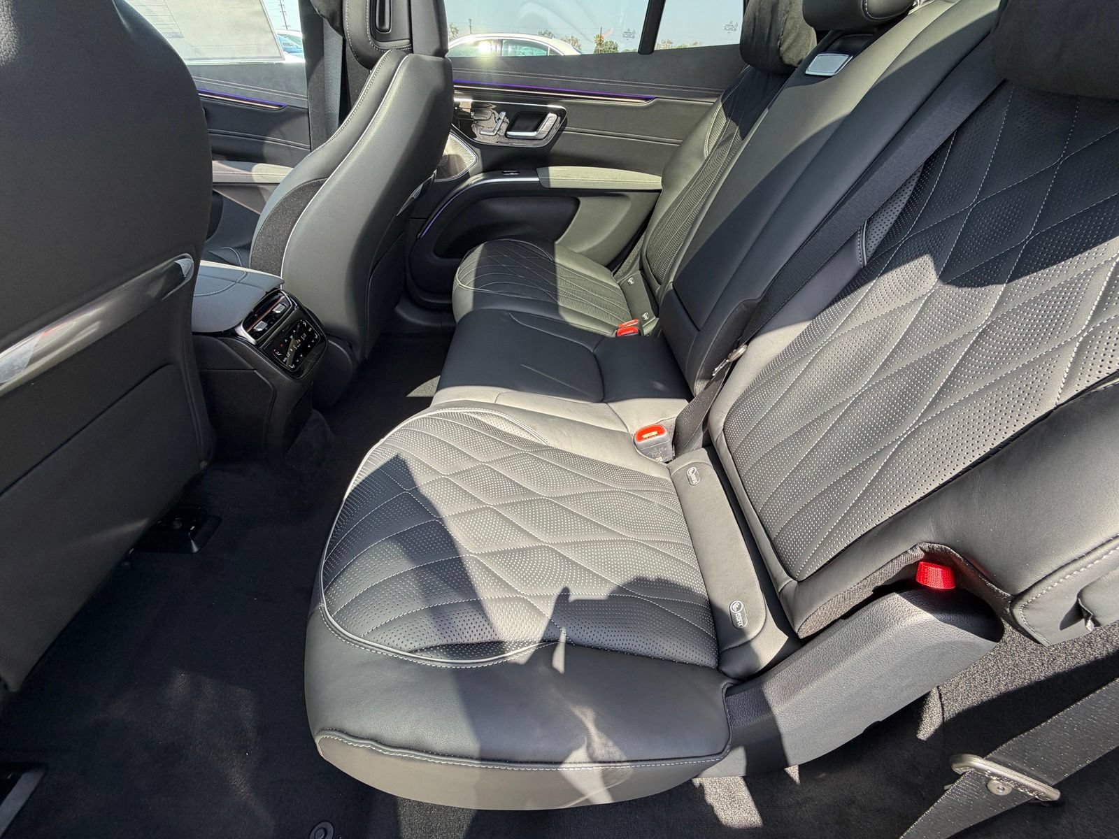 New 2026 Mercedes-Benz EQS 550 4MATIC SUV image 28