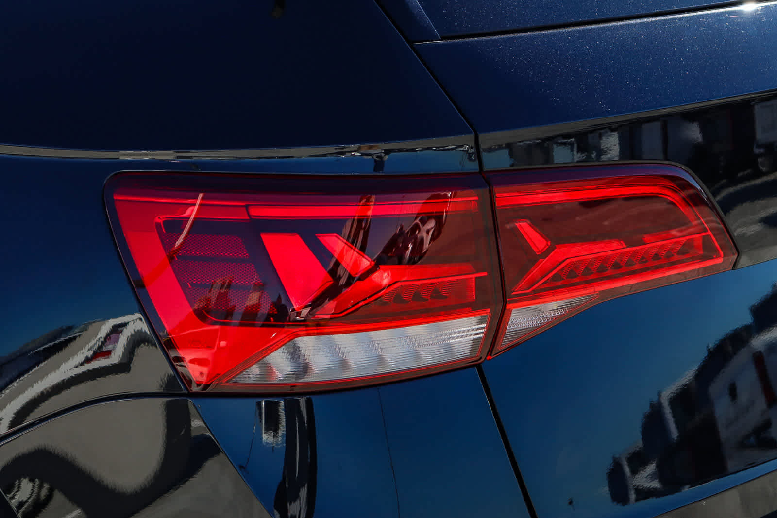 Used 2023 Volkswagen Taos SE w/ Panoramic Sunroof Package image 9