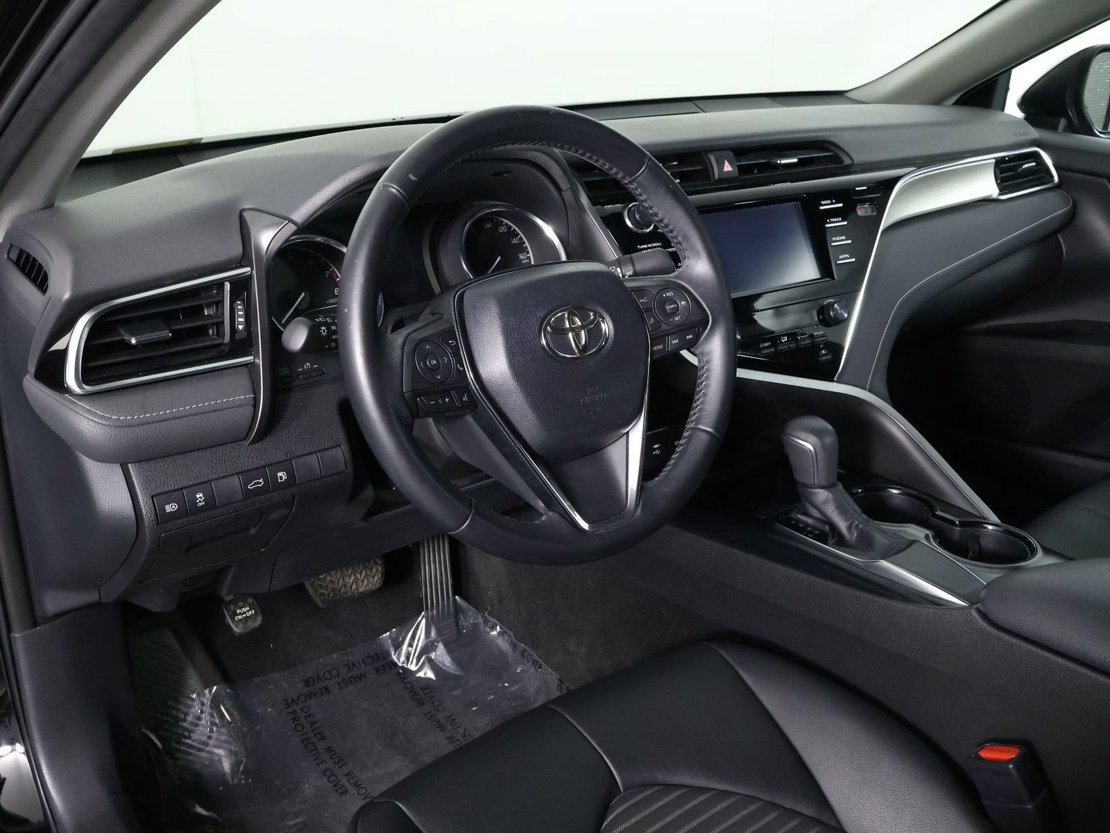 Used 2018 Toyota Camry SE FWD image 14
