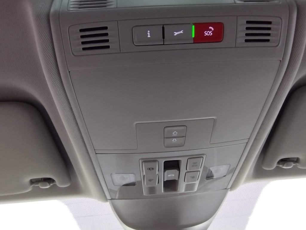 New 2025 Volkswagen Taos SEL image 31