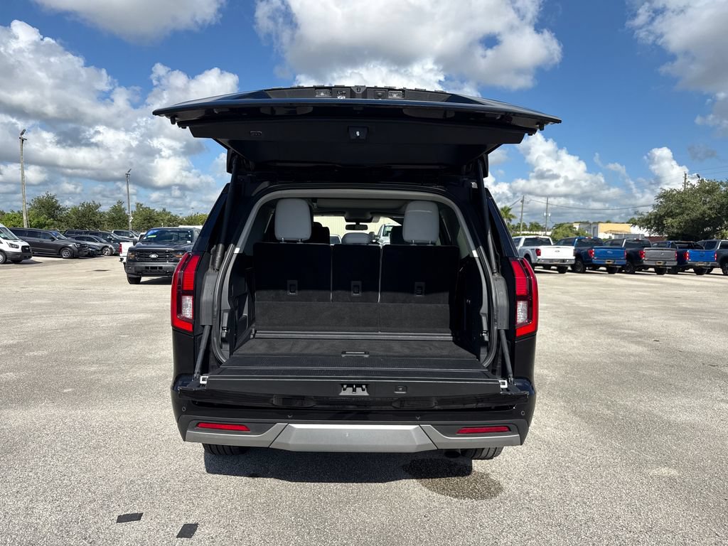 Certified 2025 Ford Expedition Platinum w/ Driver's Package AWD/4WD image 35