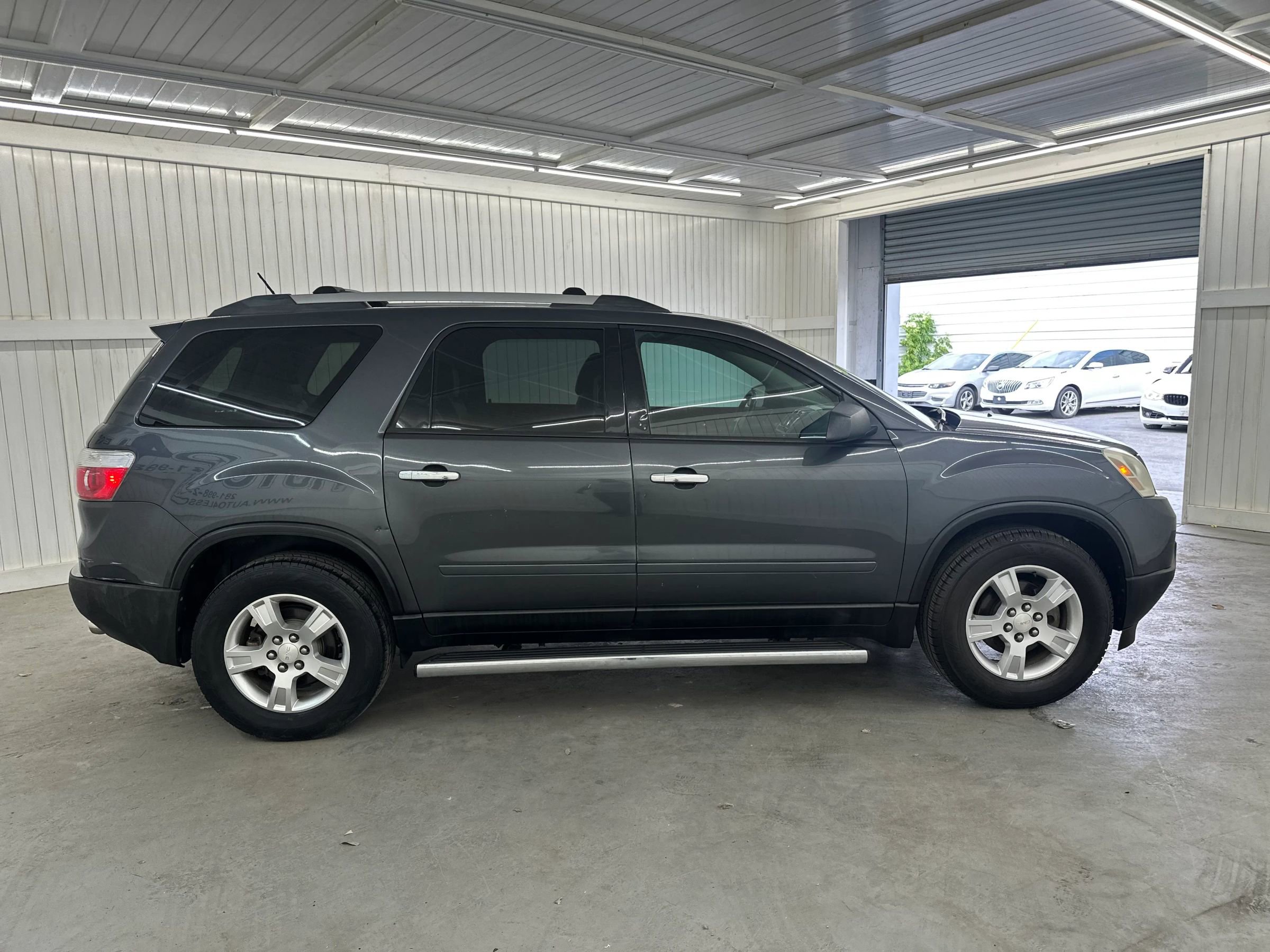 Used 2012 GMC Acadia SLE w/ LPO, 'HIT The Road' Package image 4