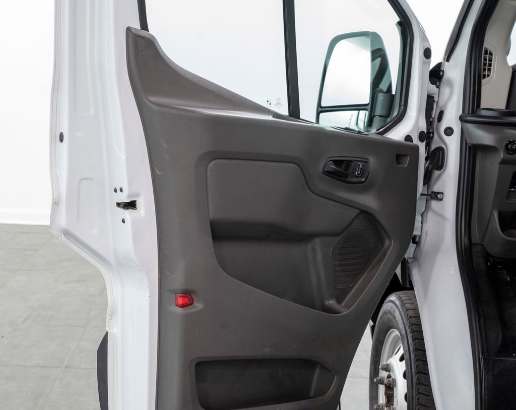 Used 2022 Ford Transit 250 Medium Roof AWD image 6