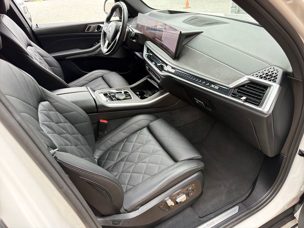 Used 2025 BMW X5 xDrive40i w/ Climate Comfort Package image 29
