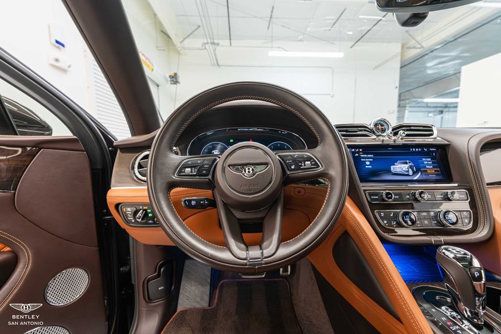Used 2021 Bentley Bentayga AWD/4WD image 45