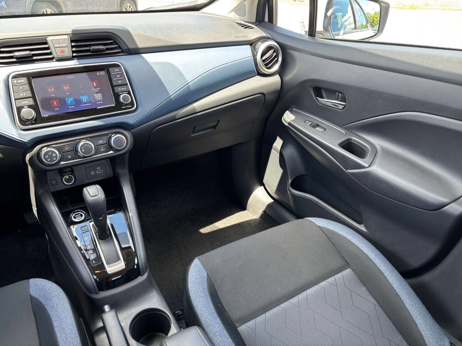 Used 2025 Nissan Versa SV FWD image 33