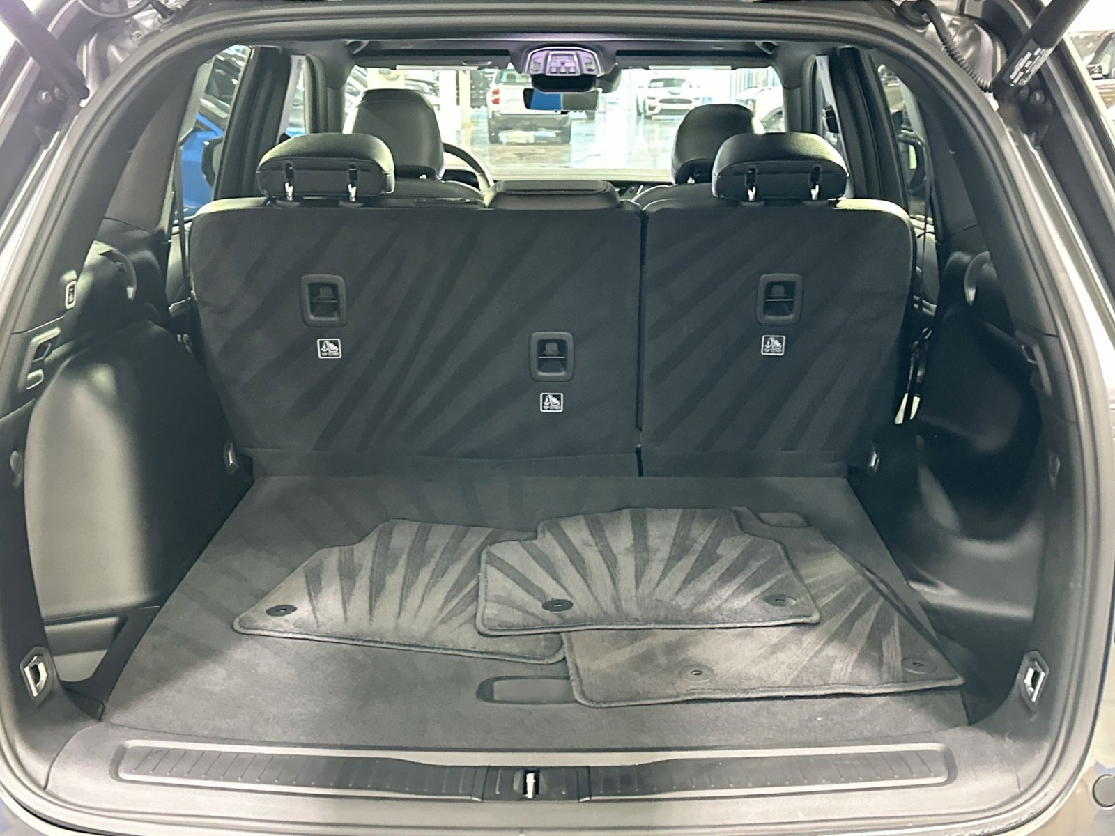 Used 2025 Jeep Grand Cherokee Limited w/ Luxury Tech Group II image 32