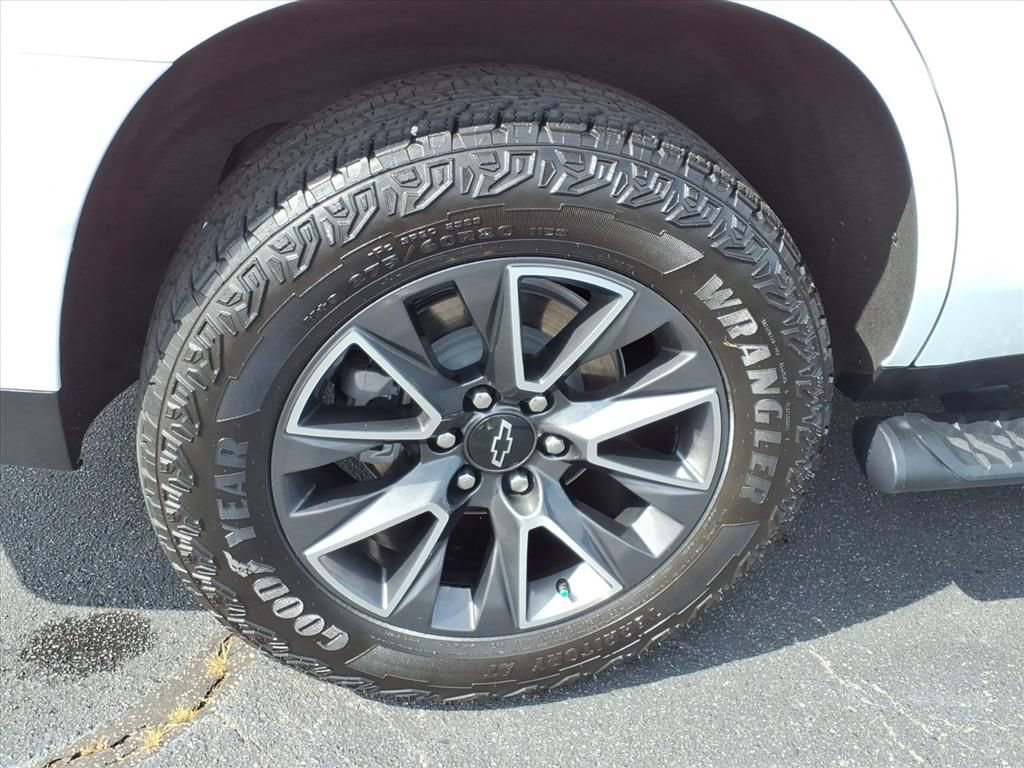 Used 2024 Chevrolet Tahoe Z71 w/ Luxury Package AWD/4WD image 21