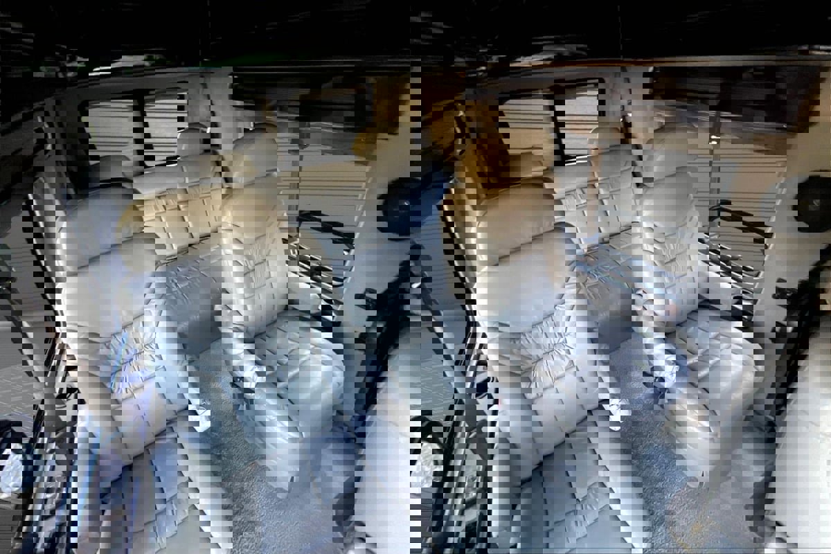 Used 2001 Dodge B3500 image 22