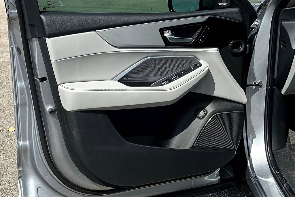 Used 2025 Acura MDX w/ Technology Package image 19