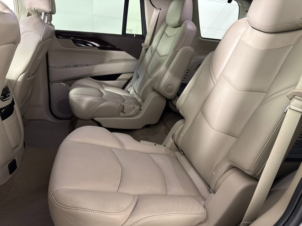 Used 2016 Cadillac Escalade Luxury image 13