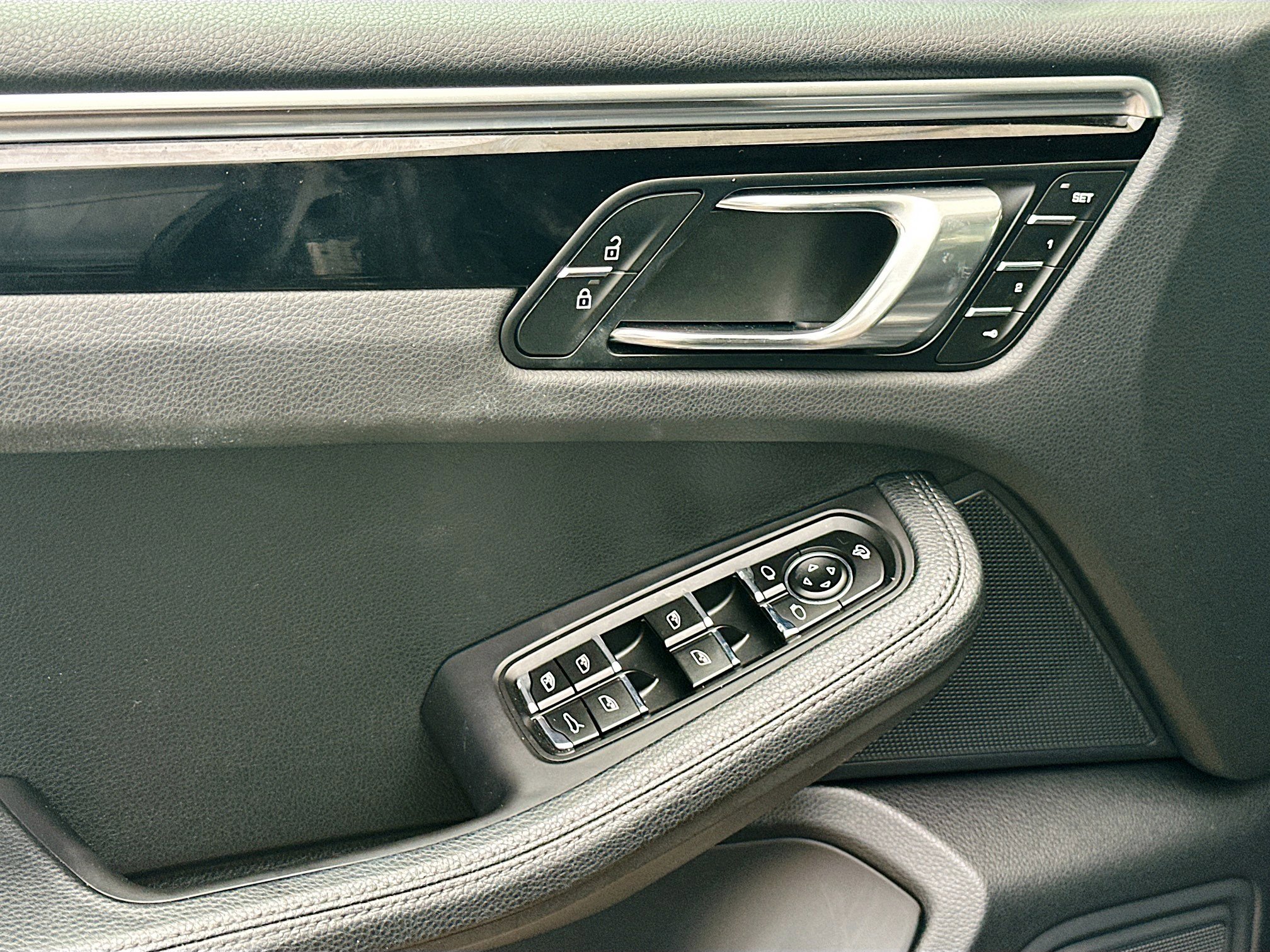 Used 2024 Porsche Macan image 18