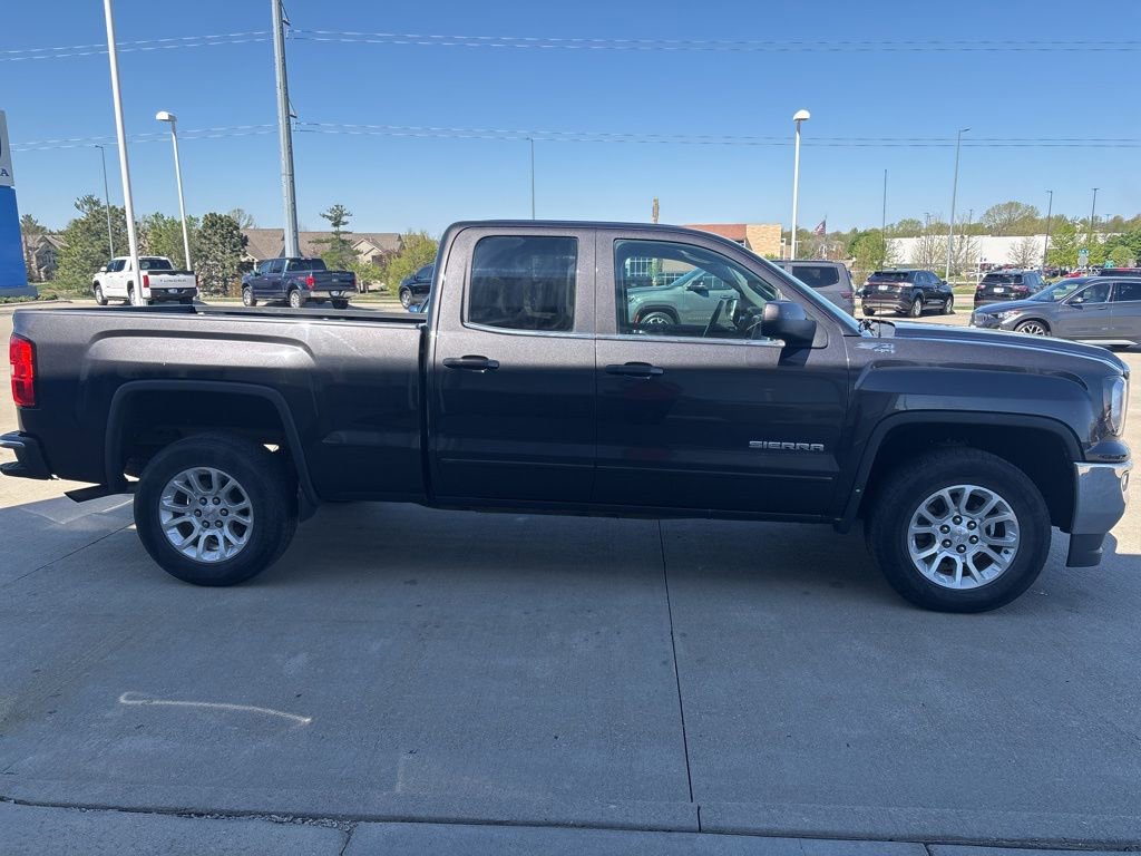 Used 2016 GMC Sierra 1500 SLE w/ SLE Value Package AWD/4WD image 4