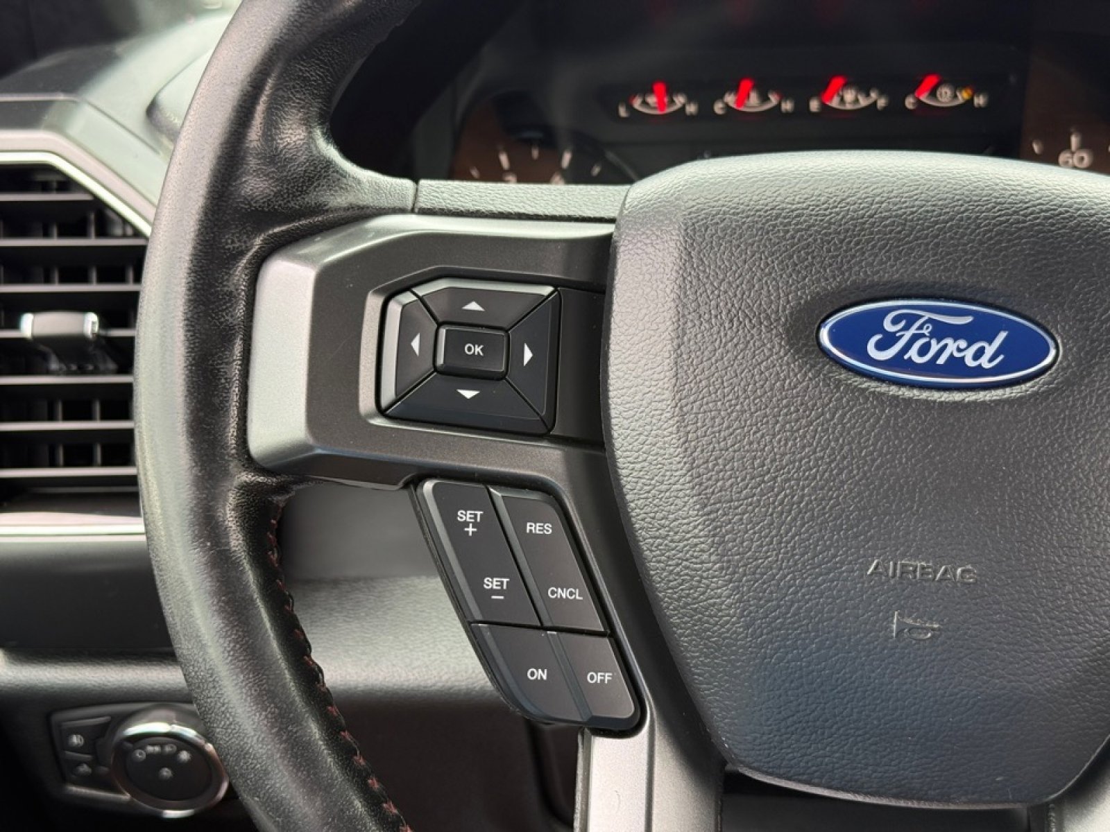 Used 2019 Ford F150 XLT w/ Equipment Group 302A Luxury AWD/4WD image 23