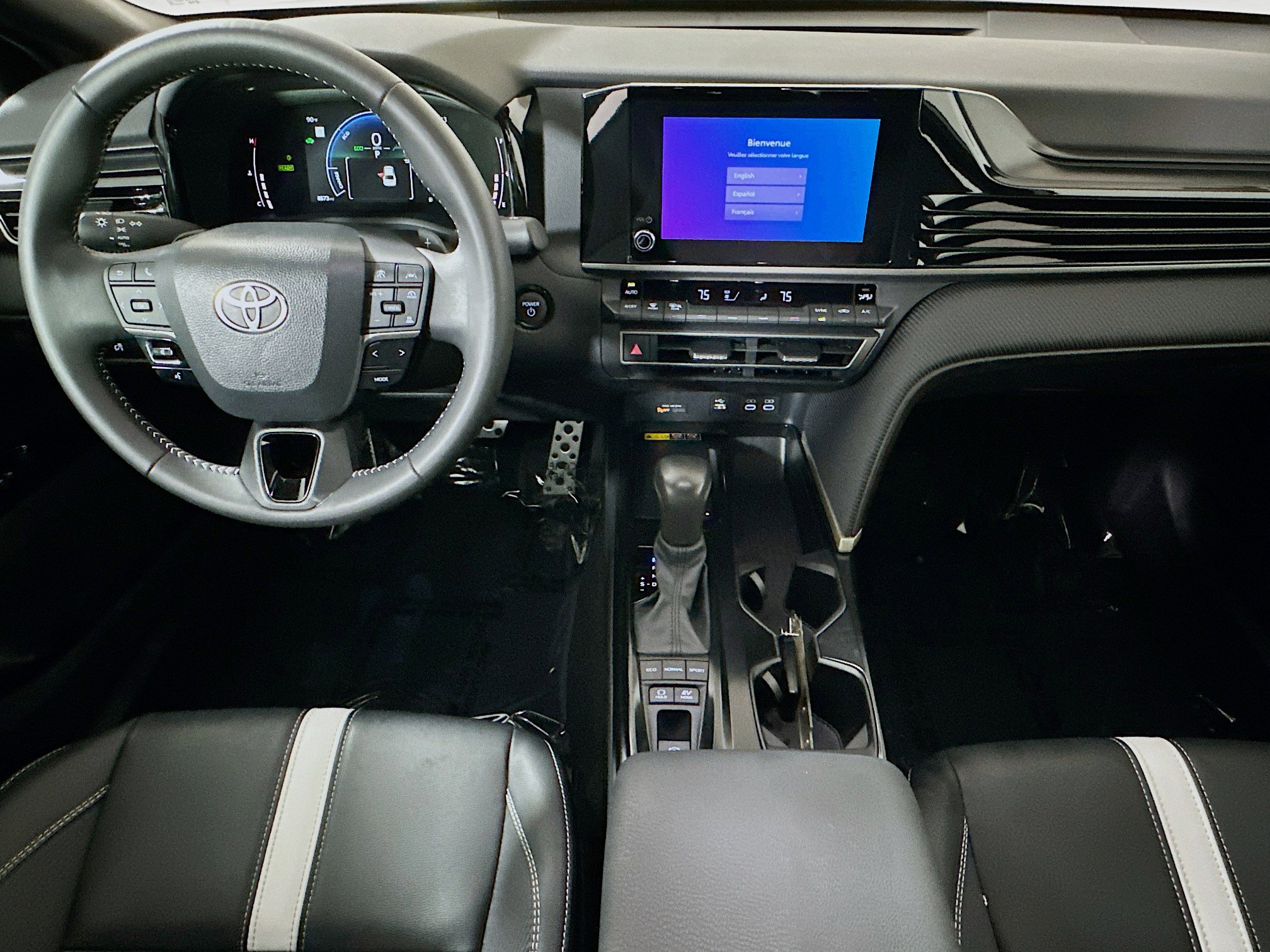 Used 2025 Toyota Camry SE FWD image 27