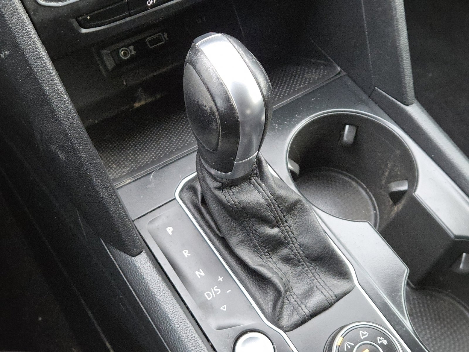 Used 2019 Volkswagen Atlas SE image 29