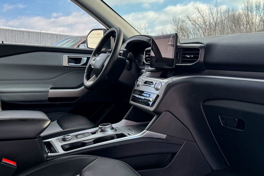 Certified 2024 Ford Explorer XLT w/ Equipment Group 202A image 13