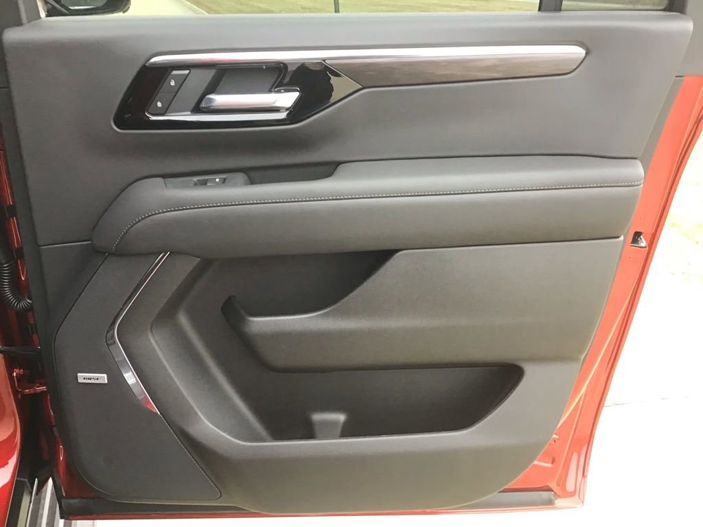 New 2026 Chevrolet Suburban LT w/ Comfort Package image 18