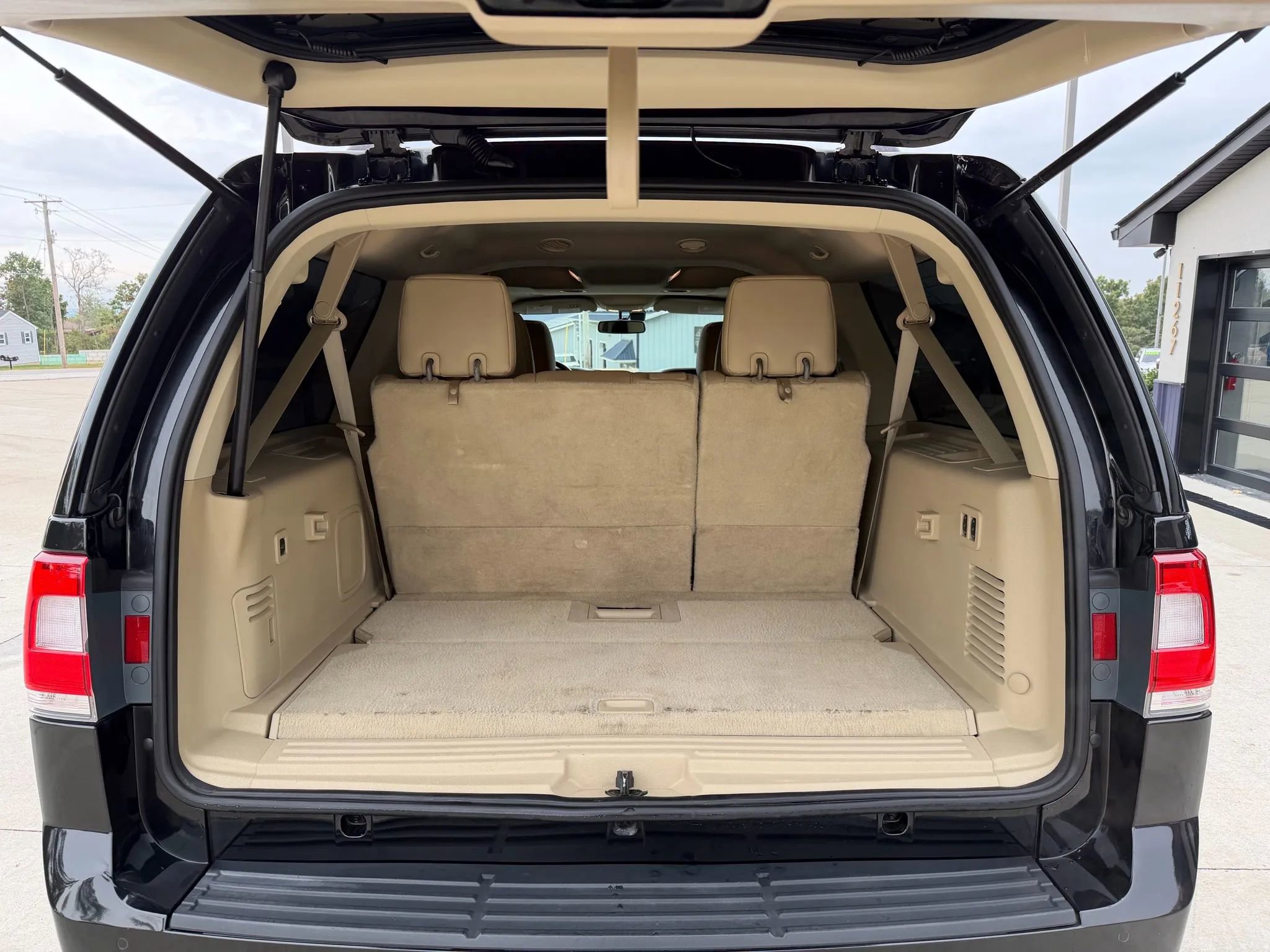 Used 2015 Lincoln Navigator L 4WD w/ Equipment Group 101A Reserve image 40